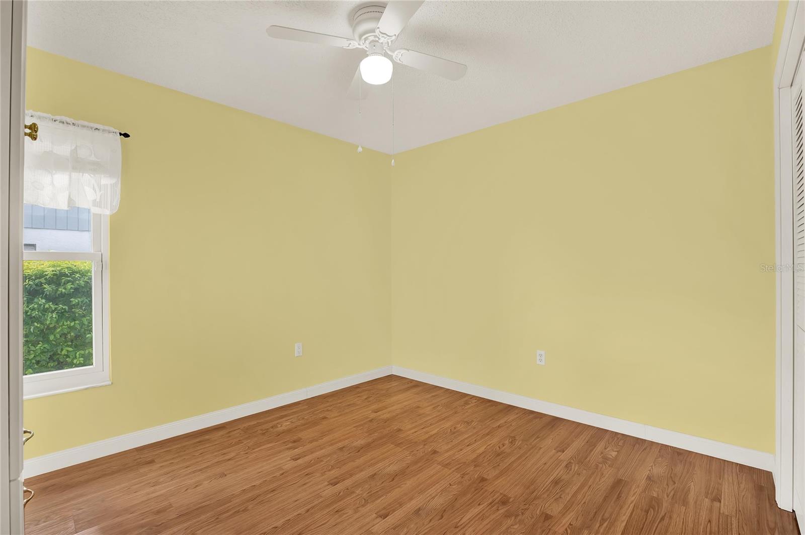 Image 10 of 28 For 2004 Sheffield Court