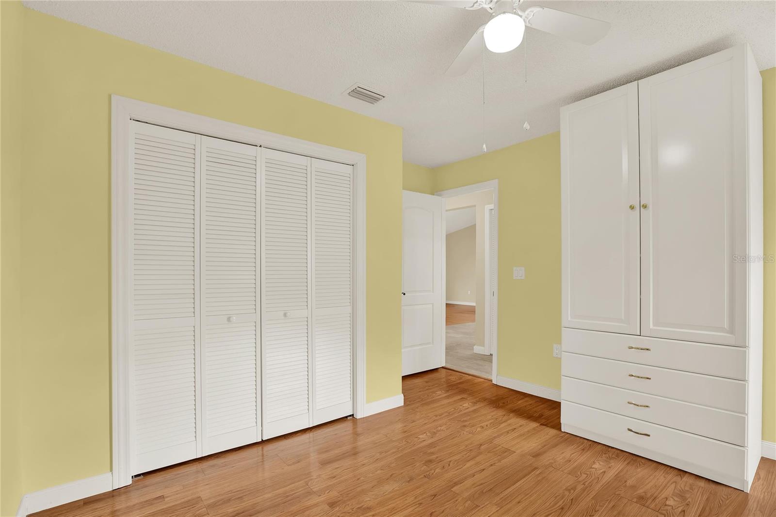 Image 11 of 28 For 2004 Sheffield Court