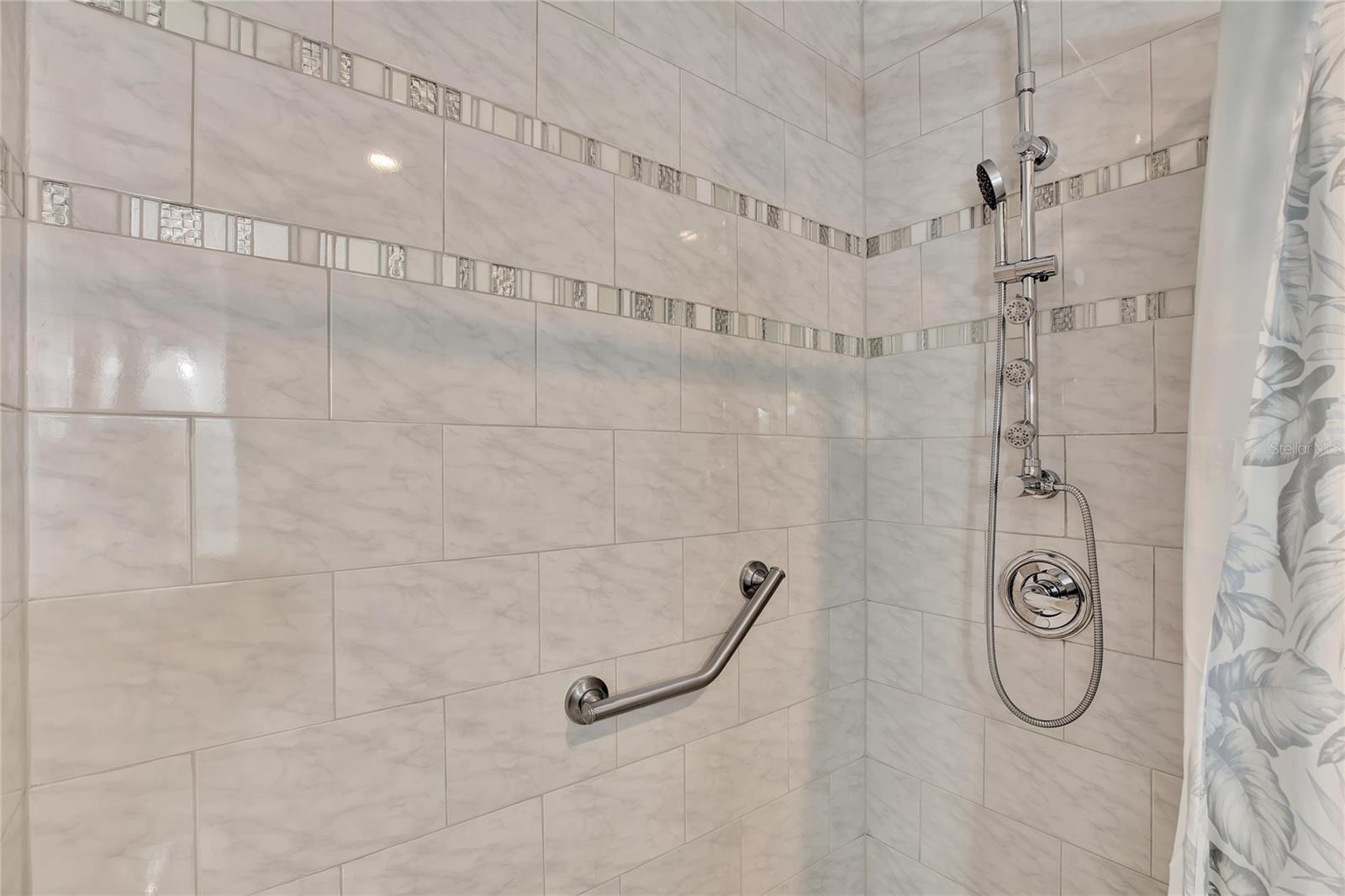 Image 13 of 28 For 2004 Sheffield Court