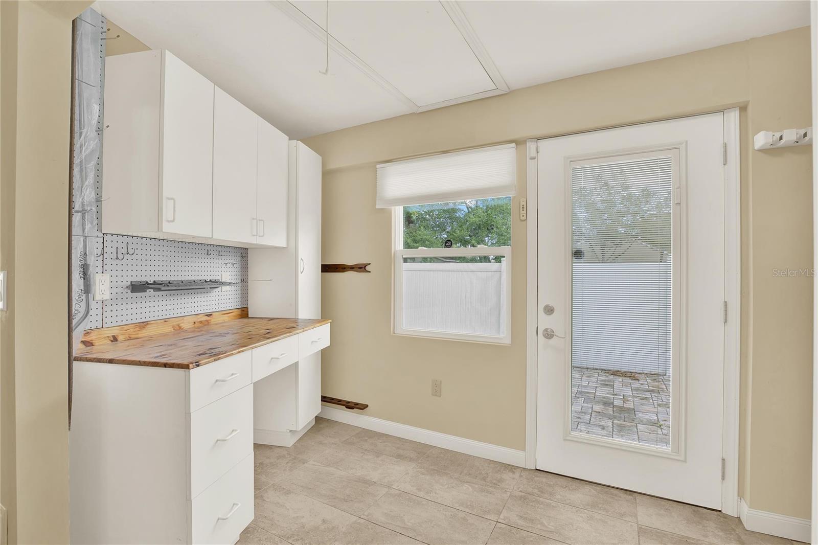 Image 14 of 28 For 2004 Sheffield Court