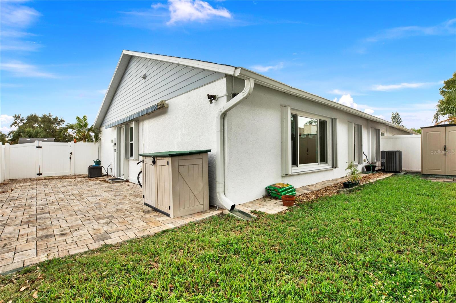 Image 16 of 28 For 2004 Sheffield Court