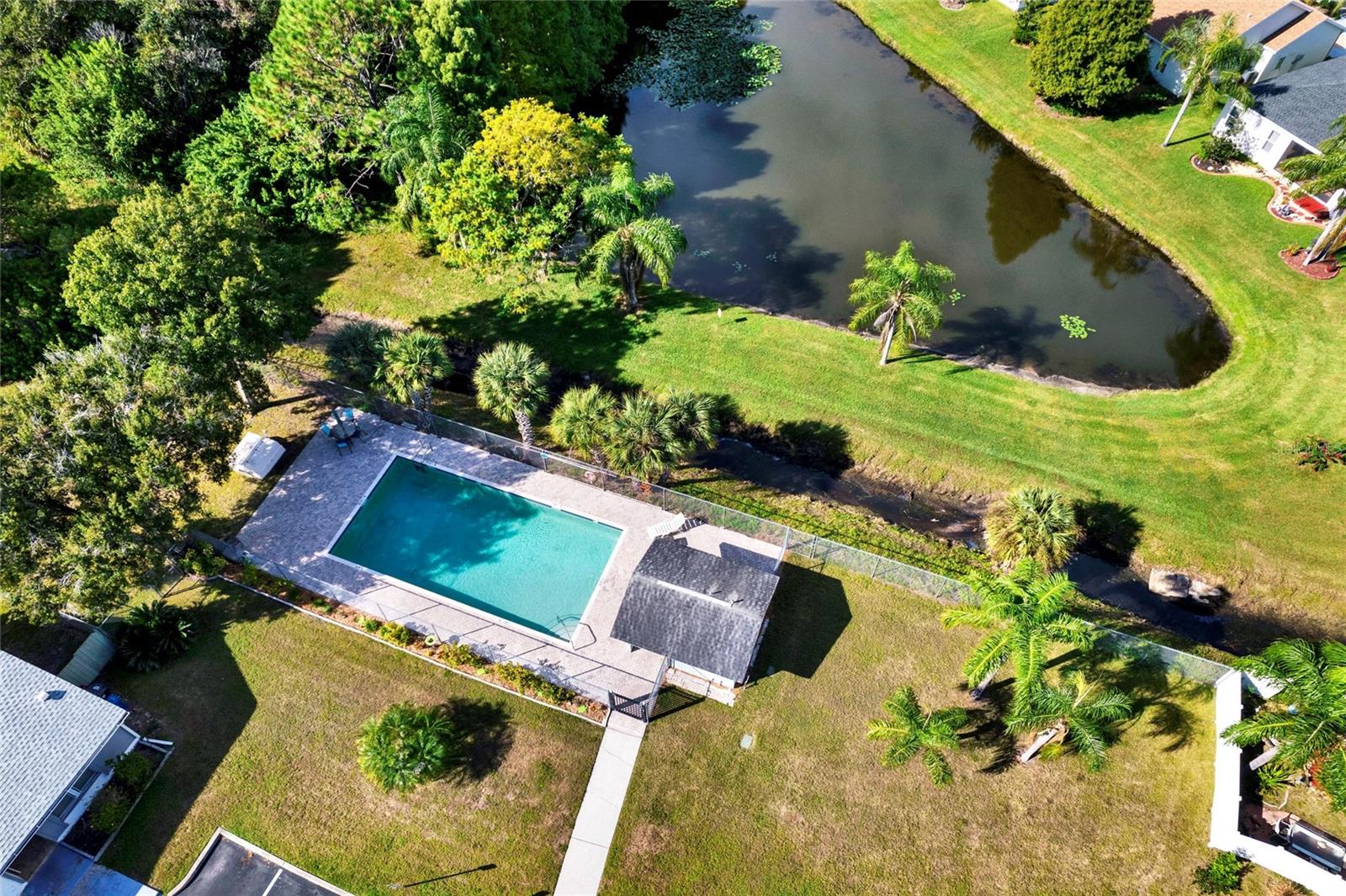 Image 19 of 28 For 2004 Sheffield Court