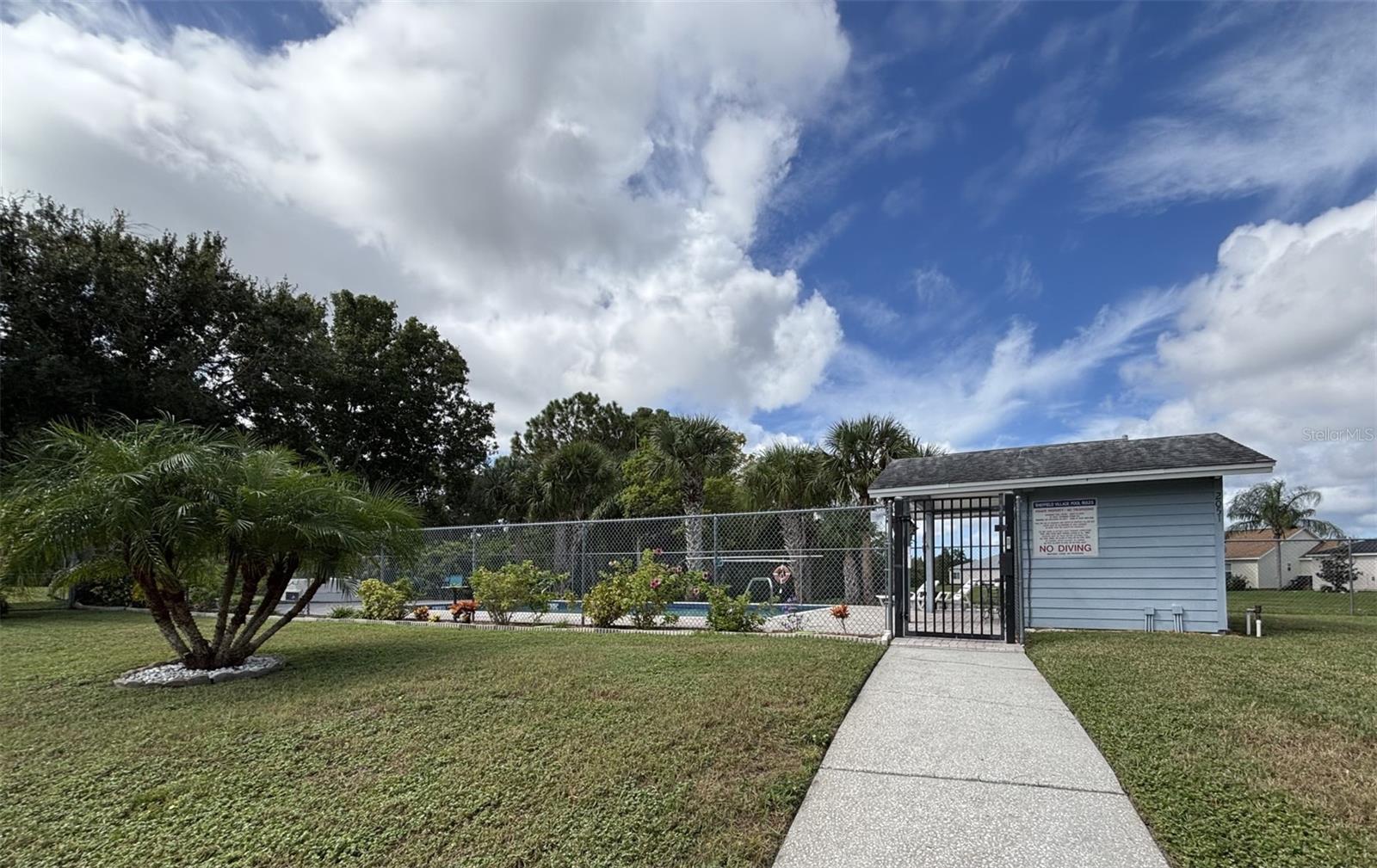 Image 21 of 28 For 2004 Sheffield Court