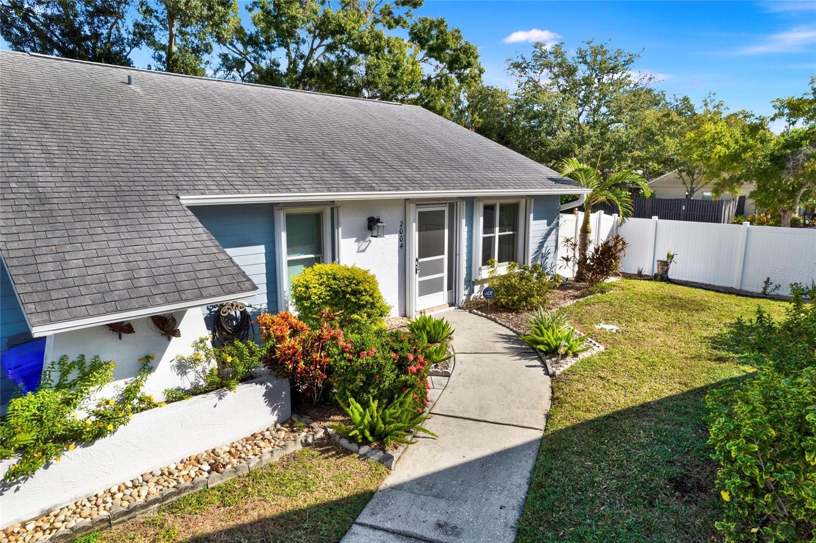 Image 27 of 28 For 2004 Sheffield Court