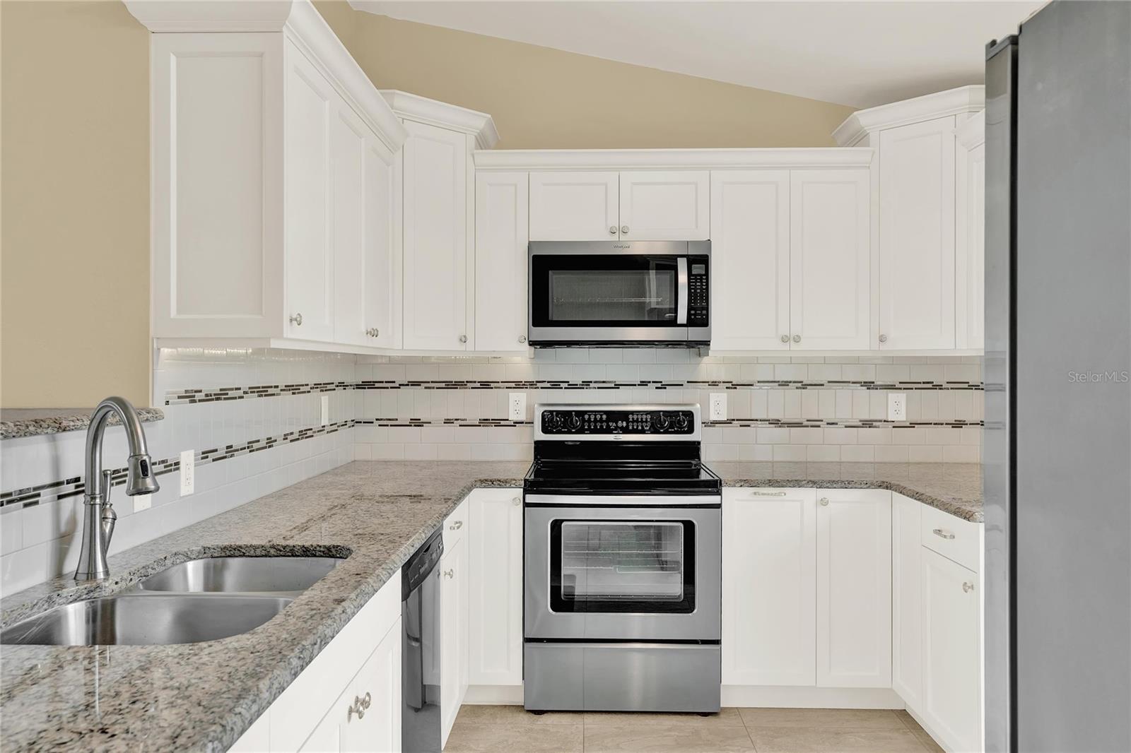 Image 3 of 28 For 2004 Sheffield Court