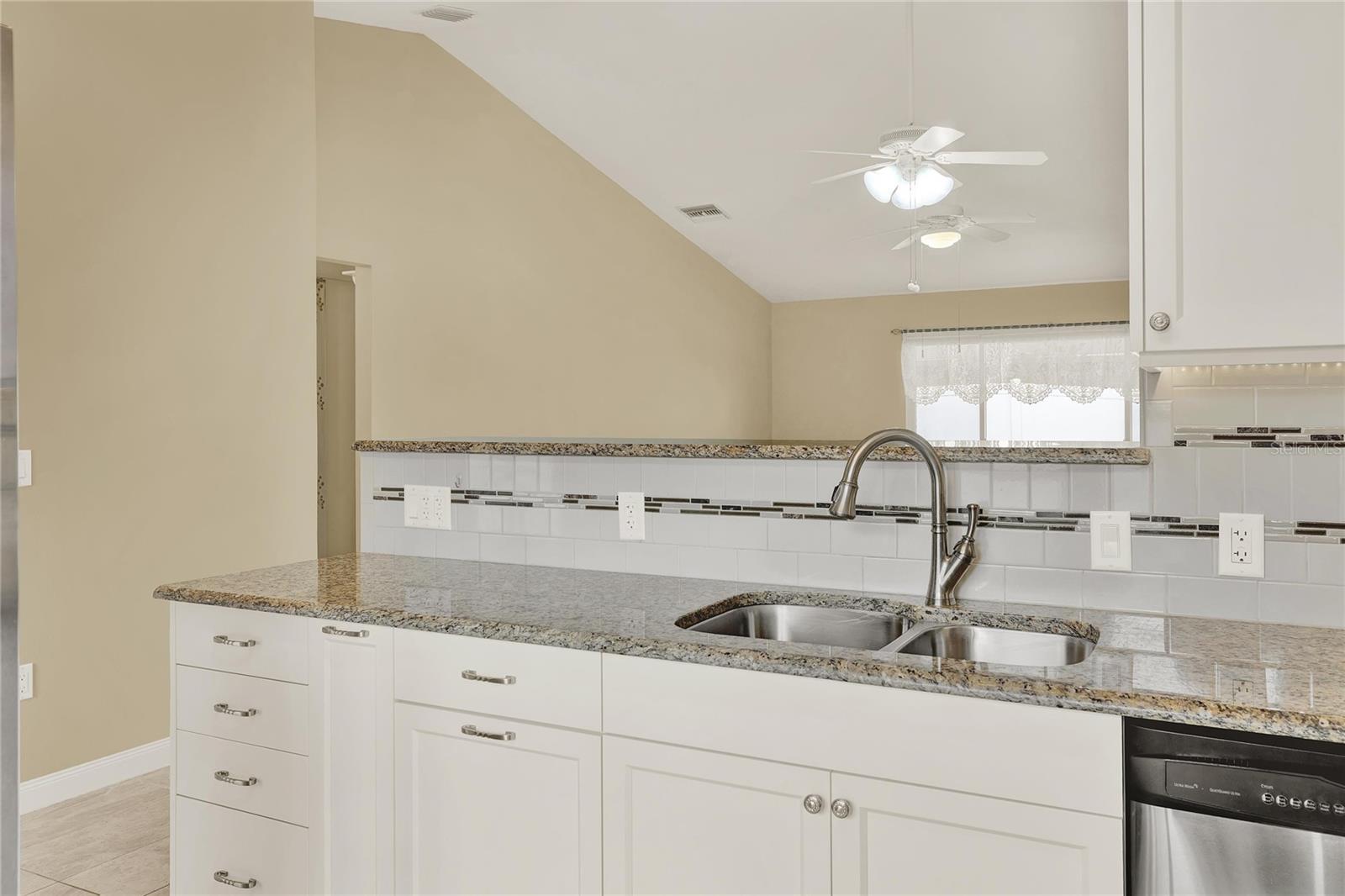 Image 4 of 28 For 2004 Sheffield Court