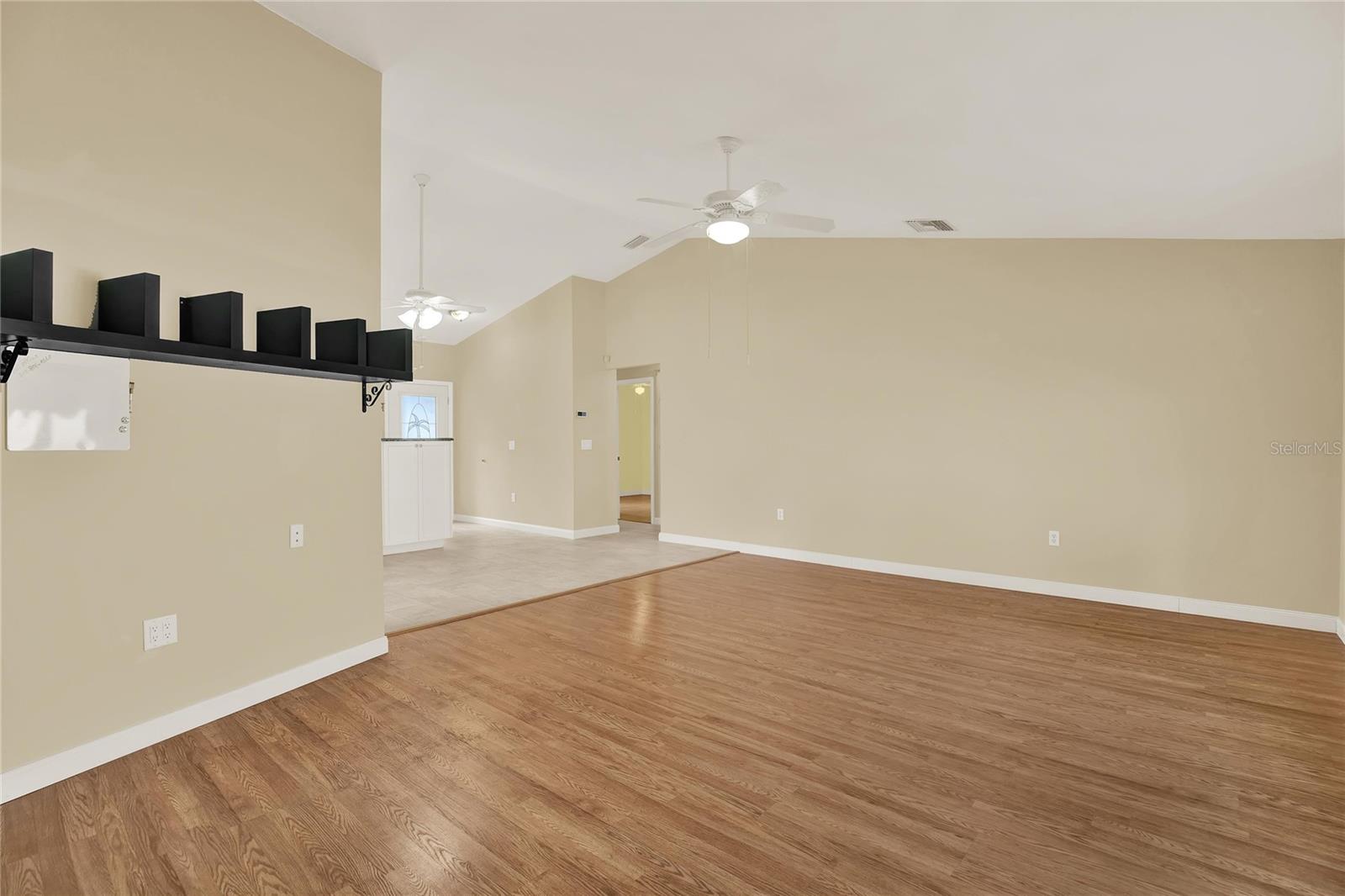 Image 5 of 28 For 2004 Sheffield Court