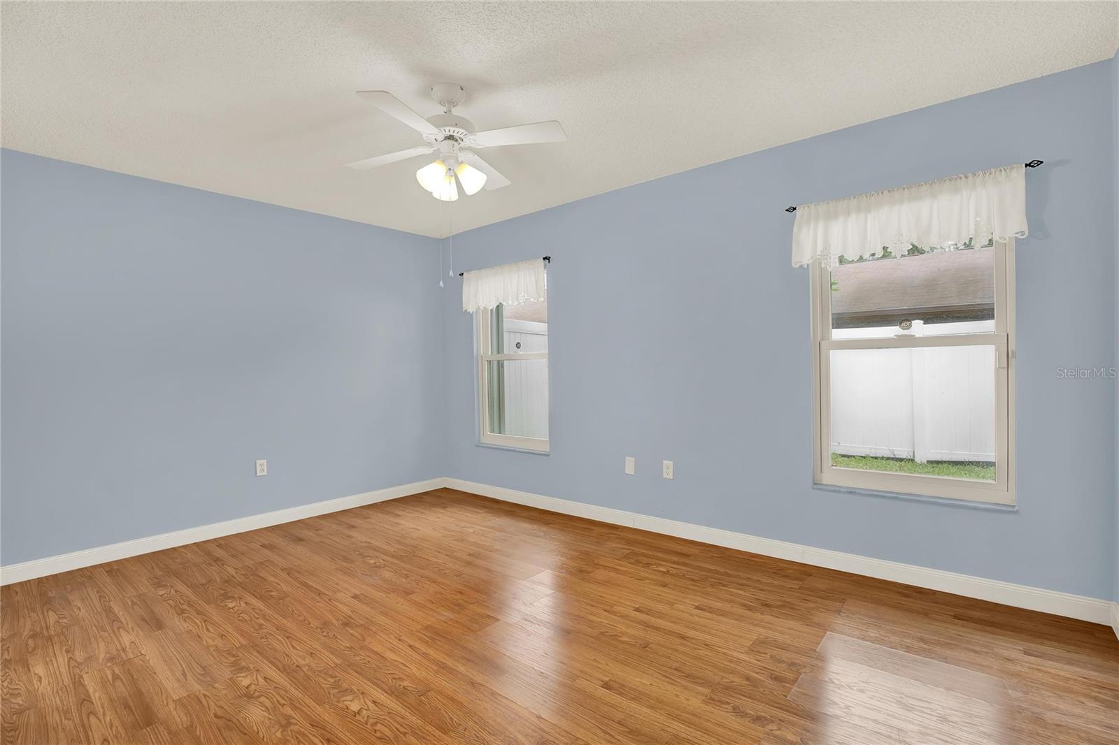 Image 7 of 28 For 2004 Sheffield Court