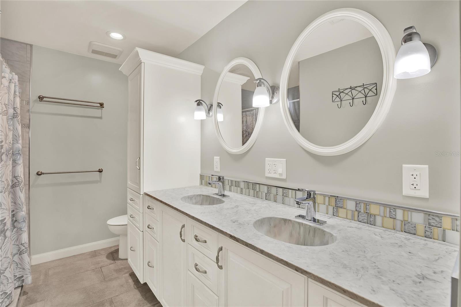 Image 9 of 28 For 2004 Sheffield Court