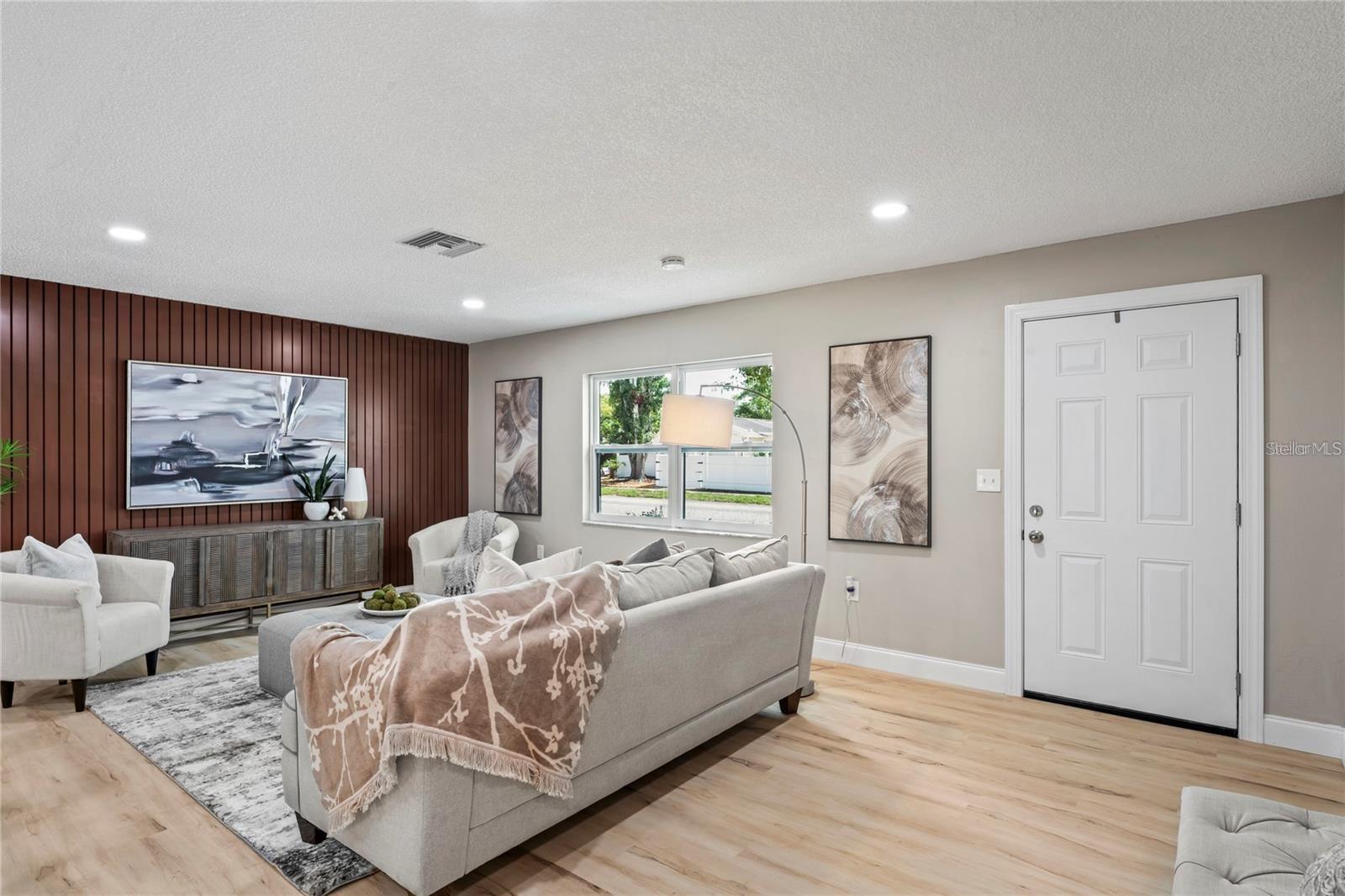 Image 6 of 25 For 7843 Crosier Court