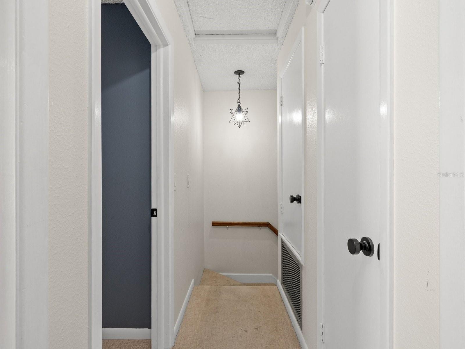 Image 15 of 30 For 1722 Mill Run Circle