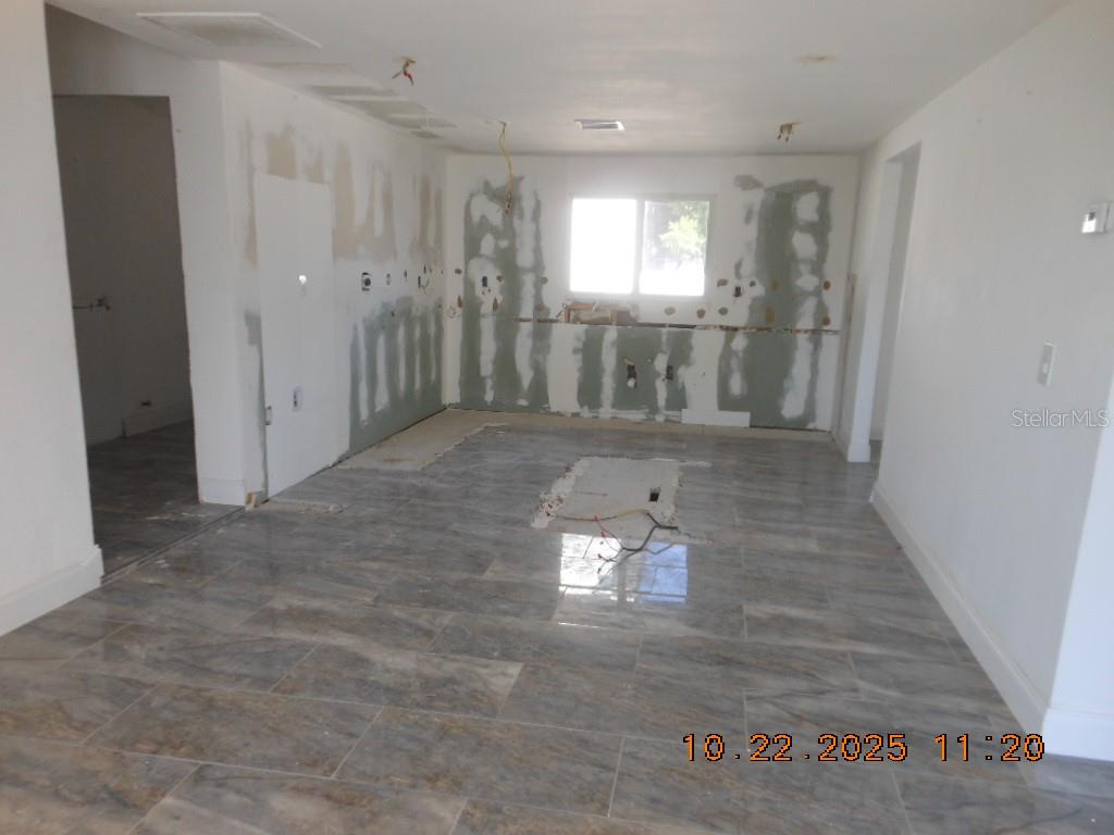 Image 6 of 17 For 2119 Comanche Avenue