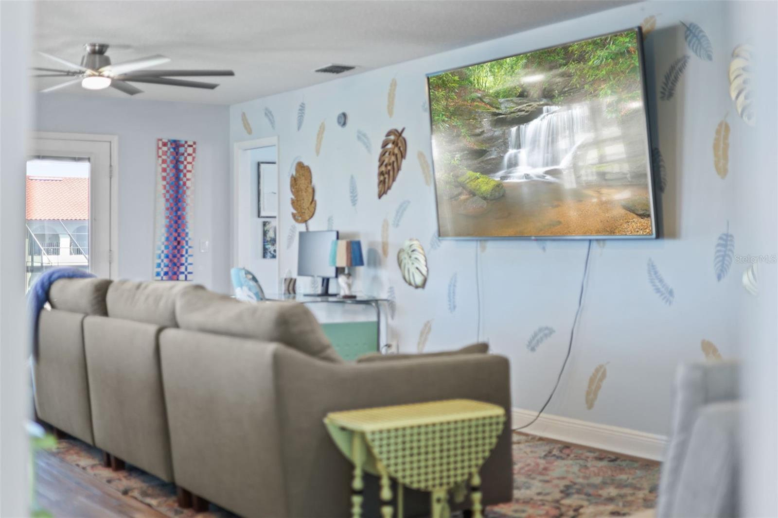 Listing photo id 8 for 4137 Des Prez Court