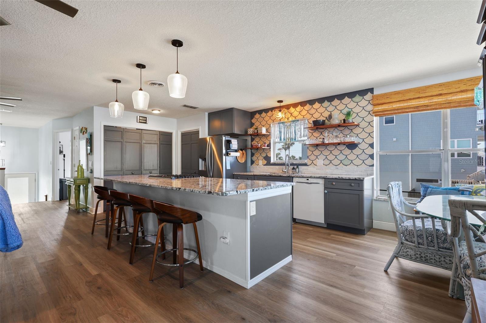 Listing photo id 12 for 4137 Des Prez Court