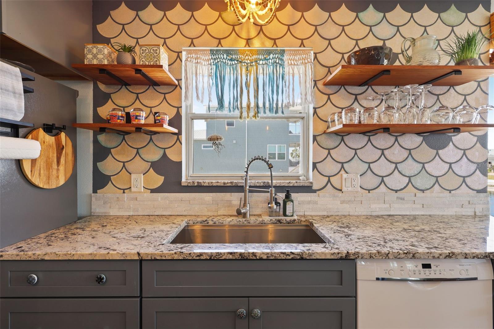 Listing photo id 13 for 4137 Des Prez Court