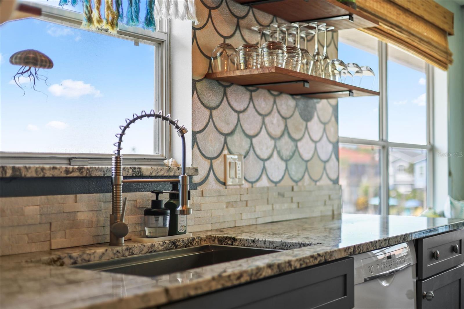 Listing photo id 14 for 4137 Des Prez Court