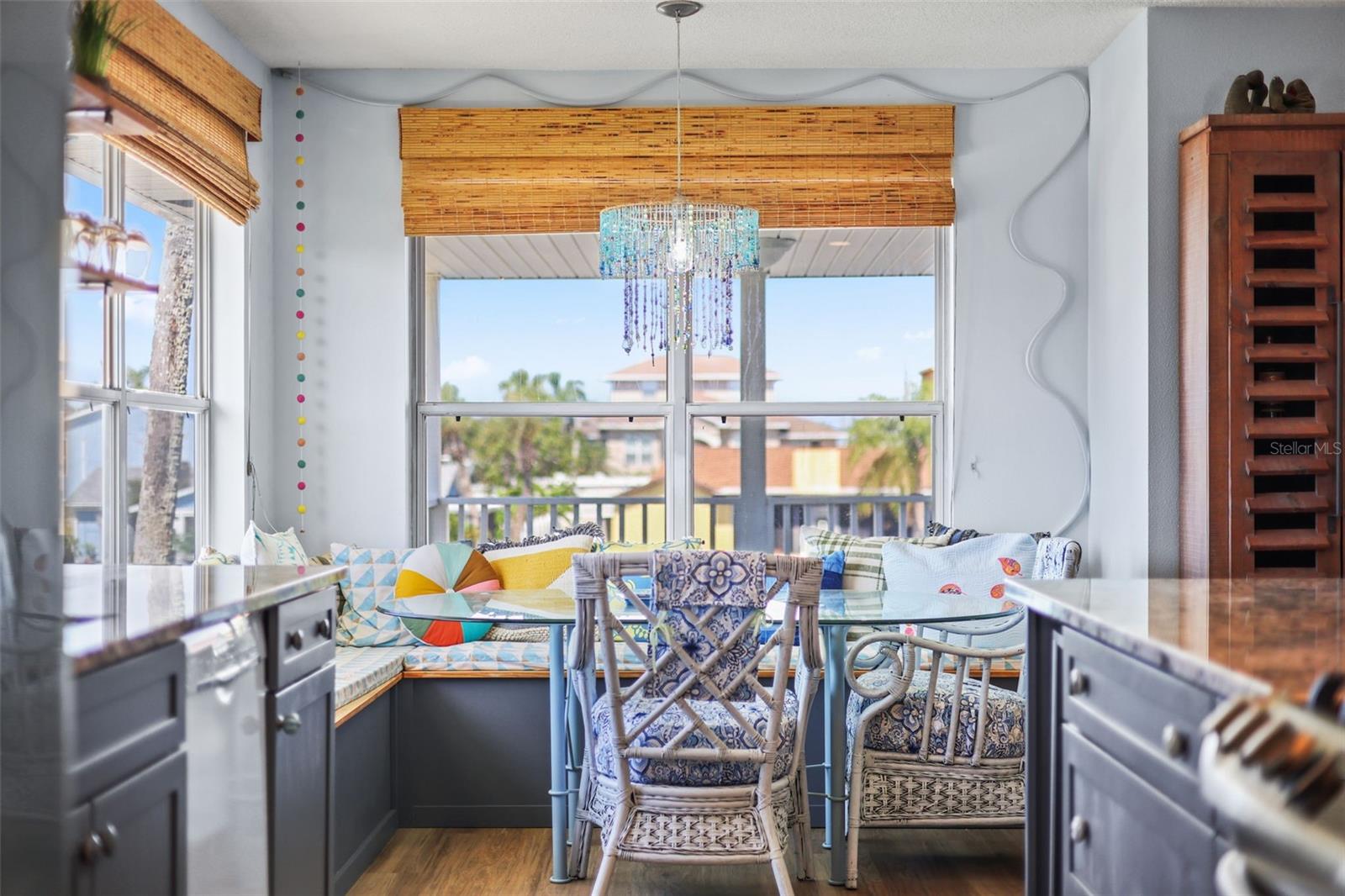 Listing photo id 16 for 4137 Des Prez Court