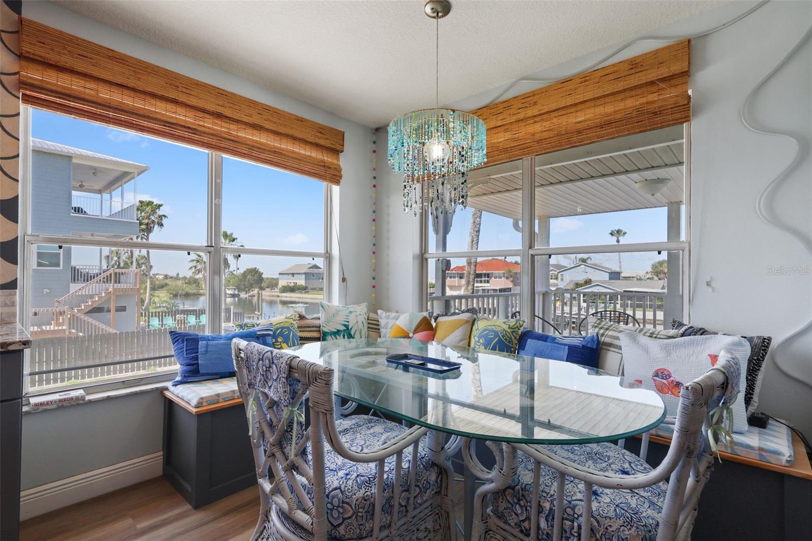 Listing photo id 18 for 4137 Des Prez Court