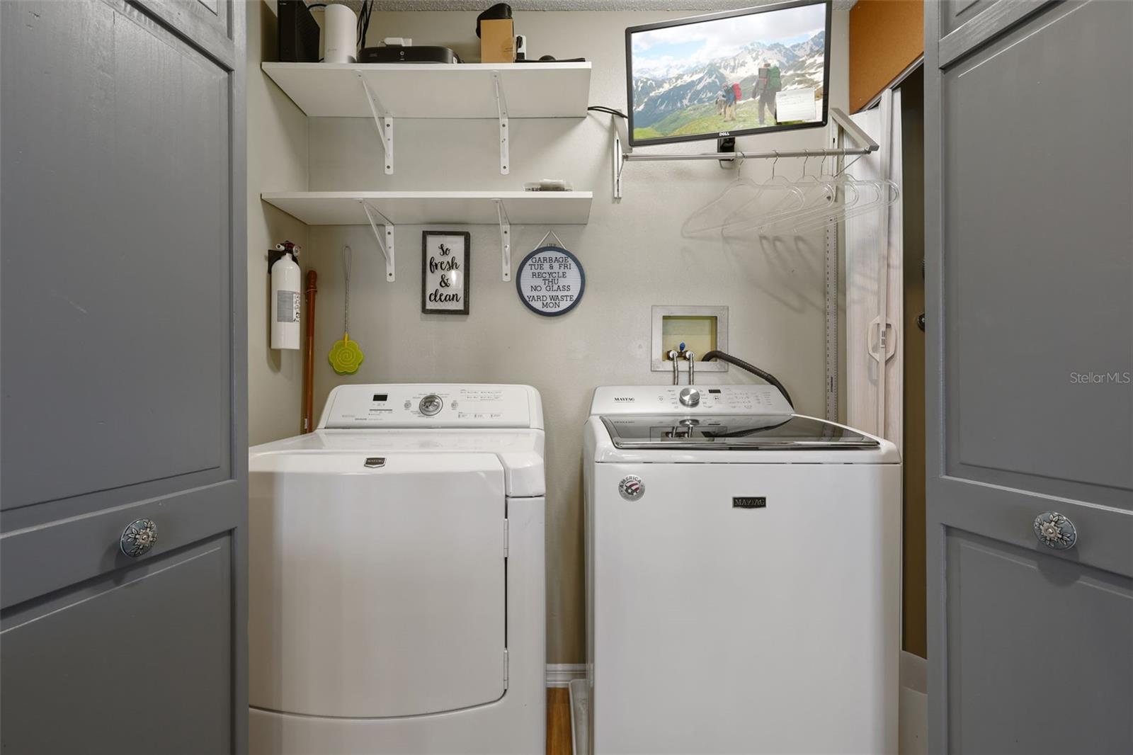 Listing photo id 19 for 4137 Des Prez Court