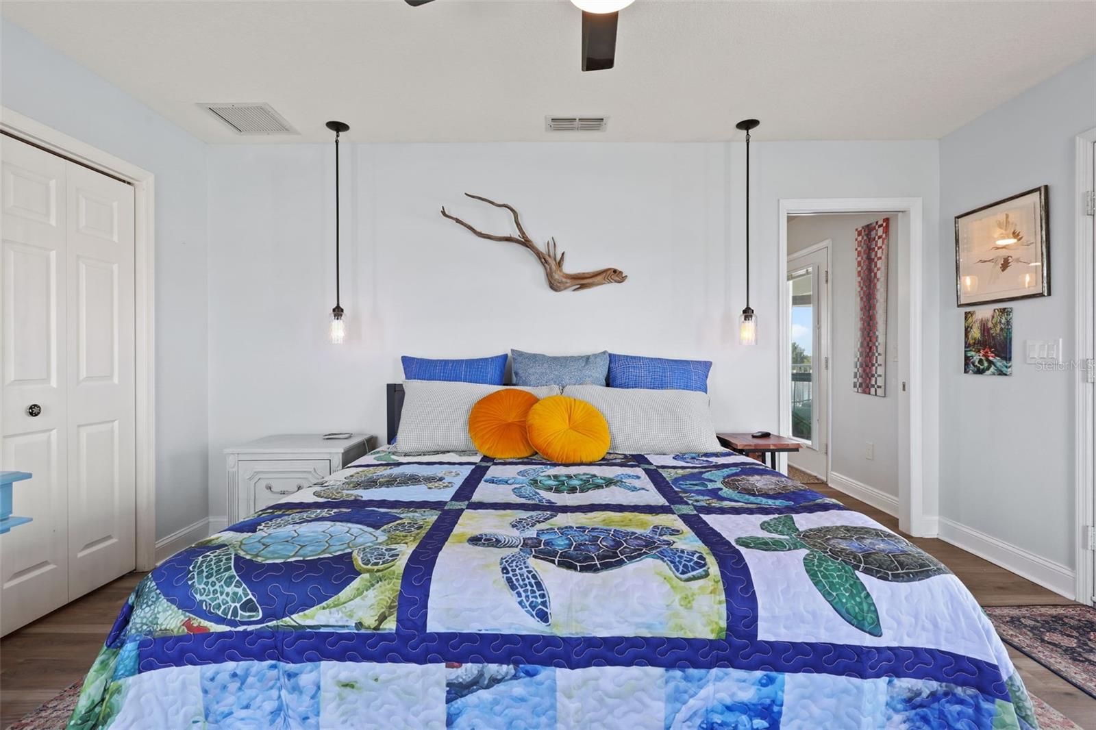 Listing photo id 22 for 4137 Des Prez Court