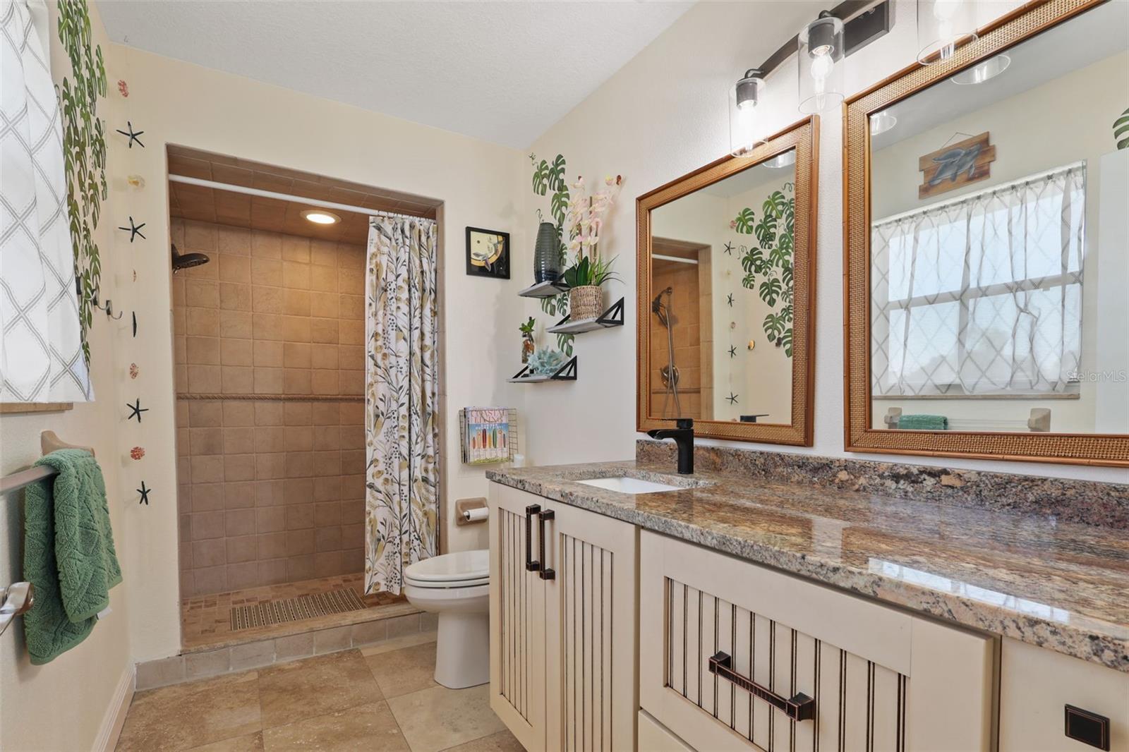 Listing photo id 27 for 4137 Des Prez Court