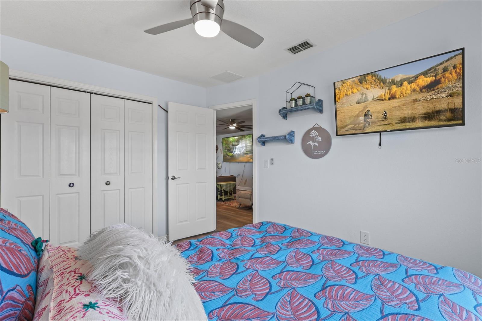 Listing photo id 30 for 4137 Des Prez Court