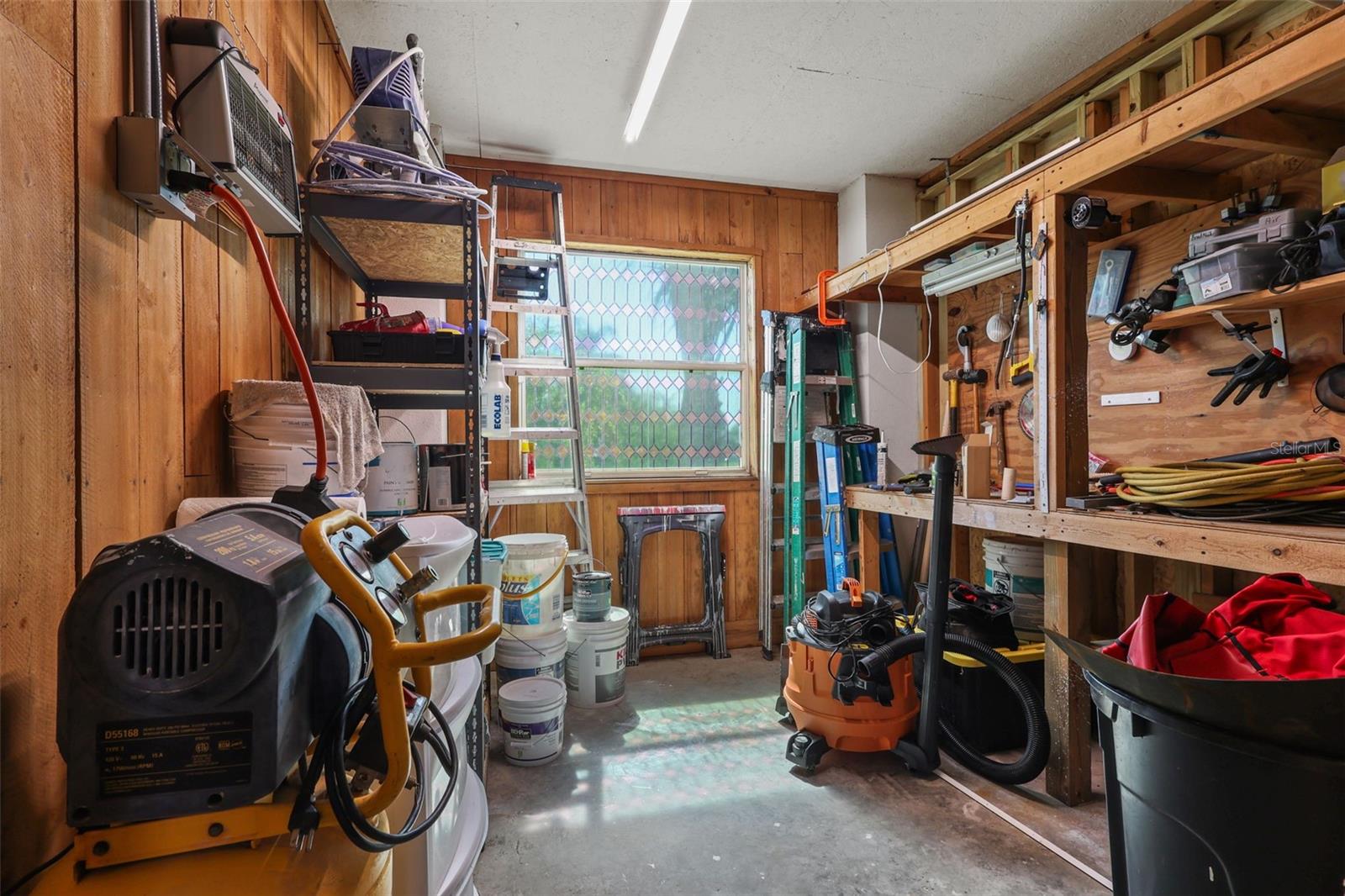 Listing photo id 39 for 4137 Des Prez Court