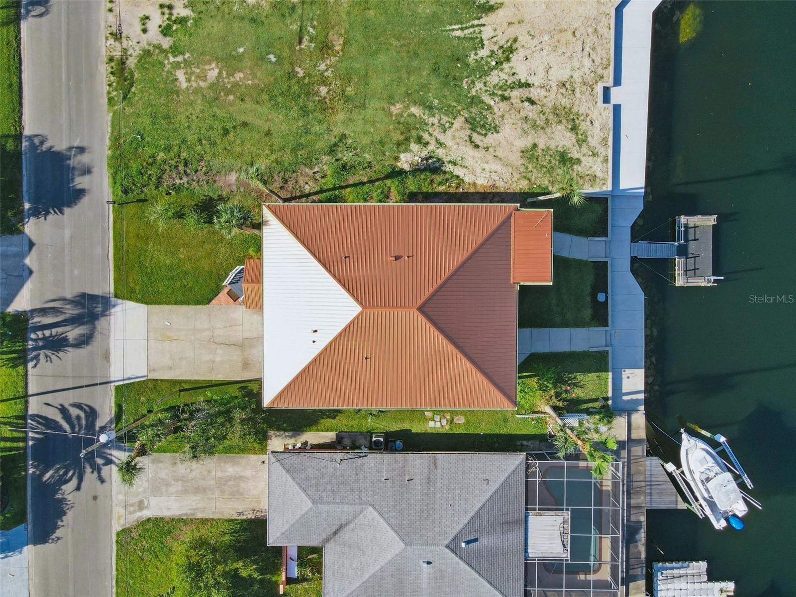 Listing photo id 51 for 4137 Des Prez Court