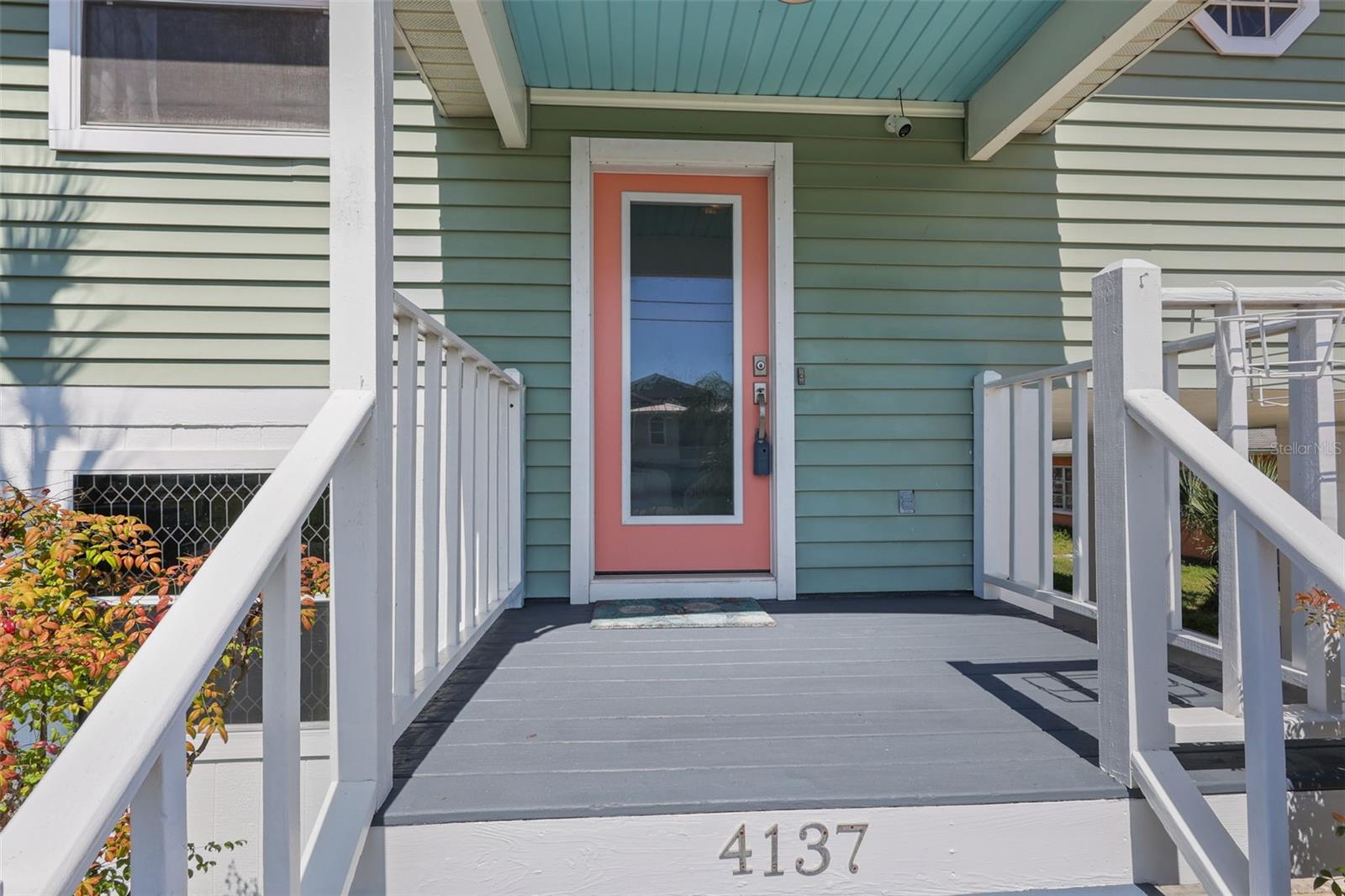 Listing photo id 4 for 4137 Des Prez Court