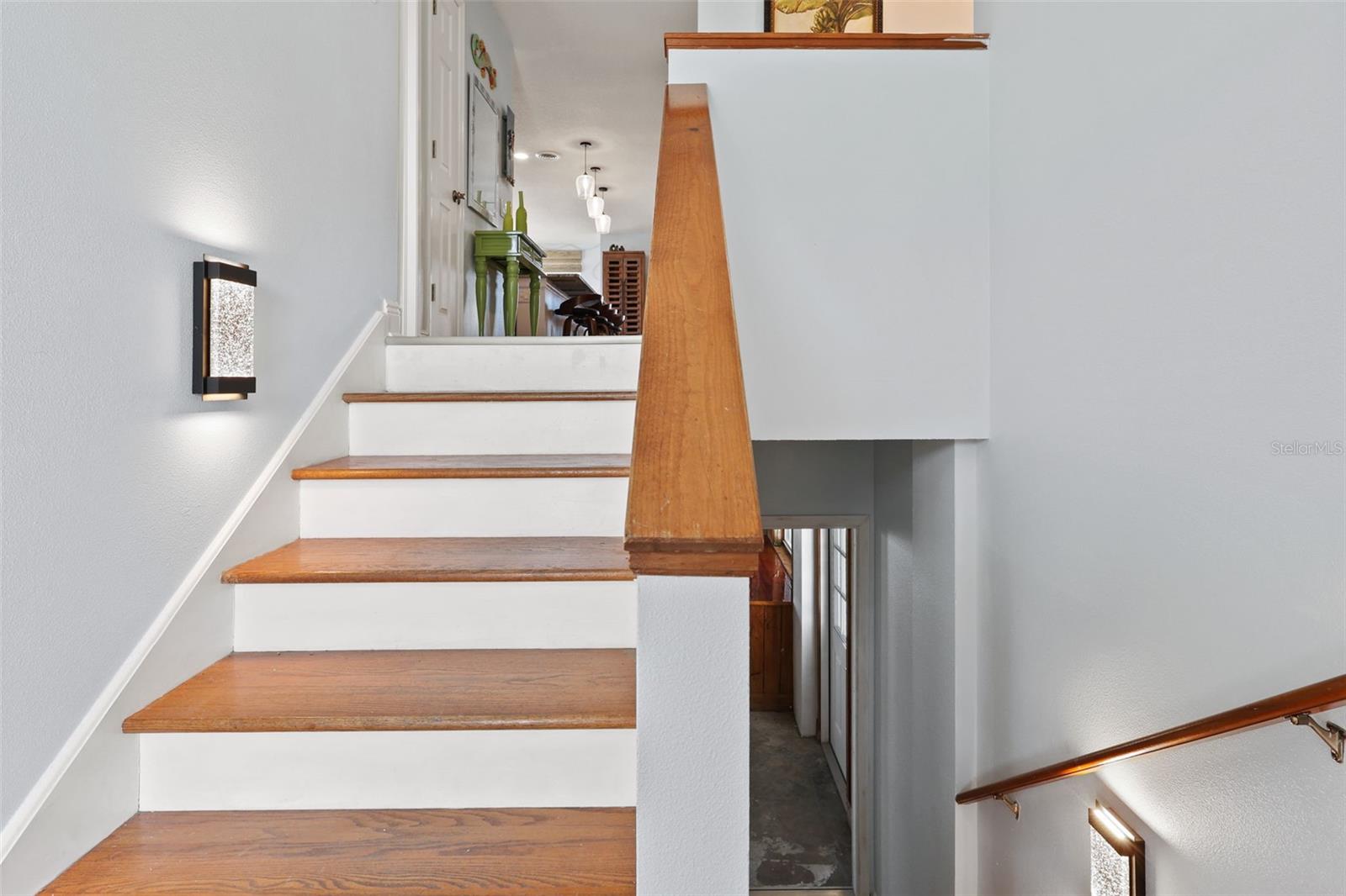 Listing photo id 5 for 4137 Des Prez Court