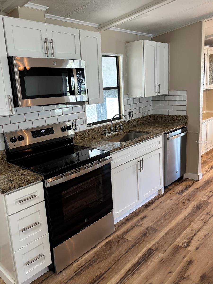 Image 13 of 41 For 9863 Scepter Avenue