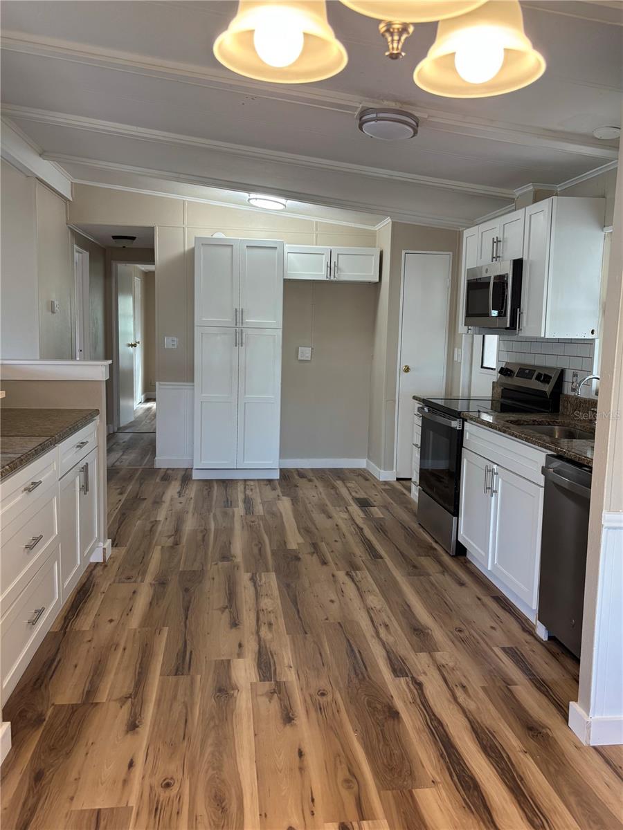 Image 15 of 41 For 9863 Scepter Avenue