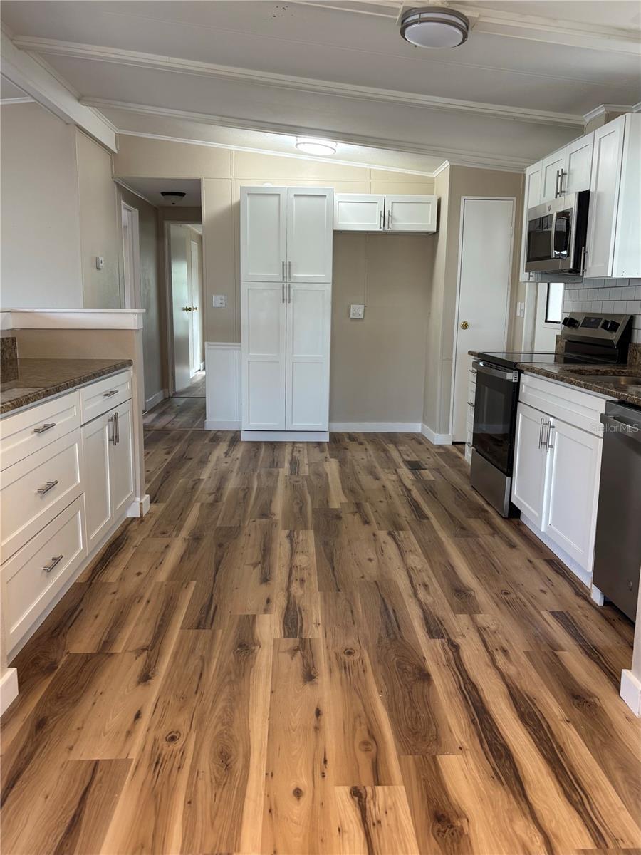 Image 17 of 41 For 9863 Scepter Avenue