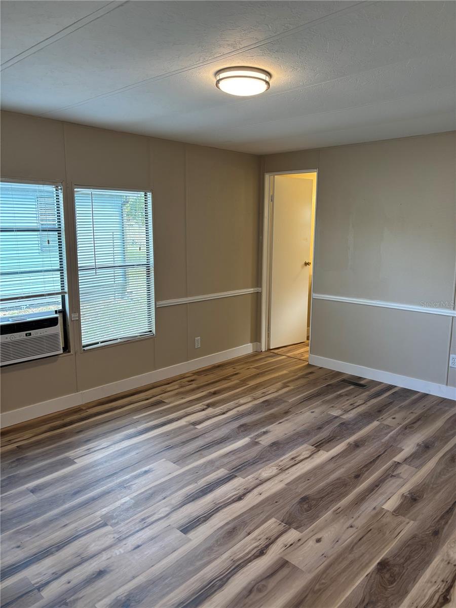 Image 18 of 41 For 9863 Scepter Avenue