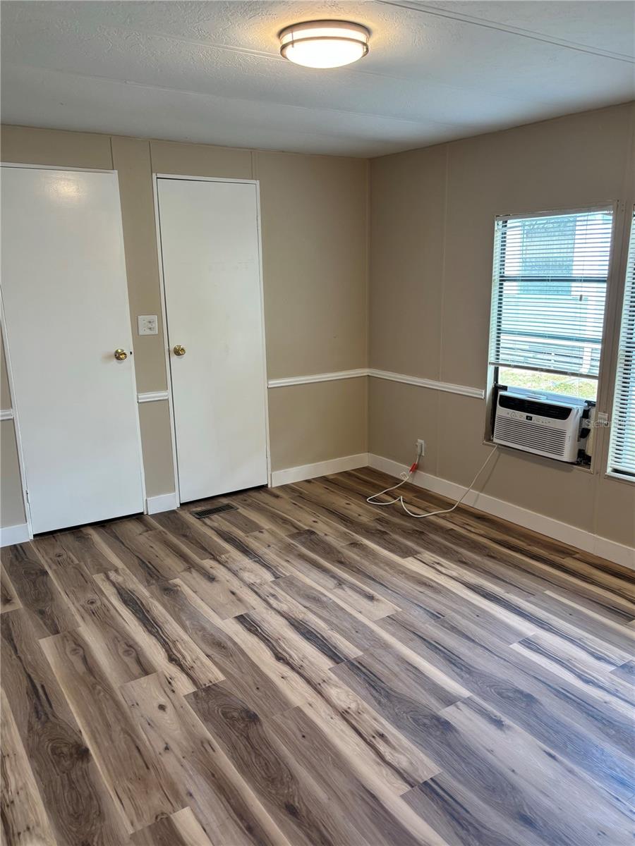 Image 19 of 41 For 9863 Scepter Avenue