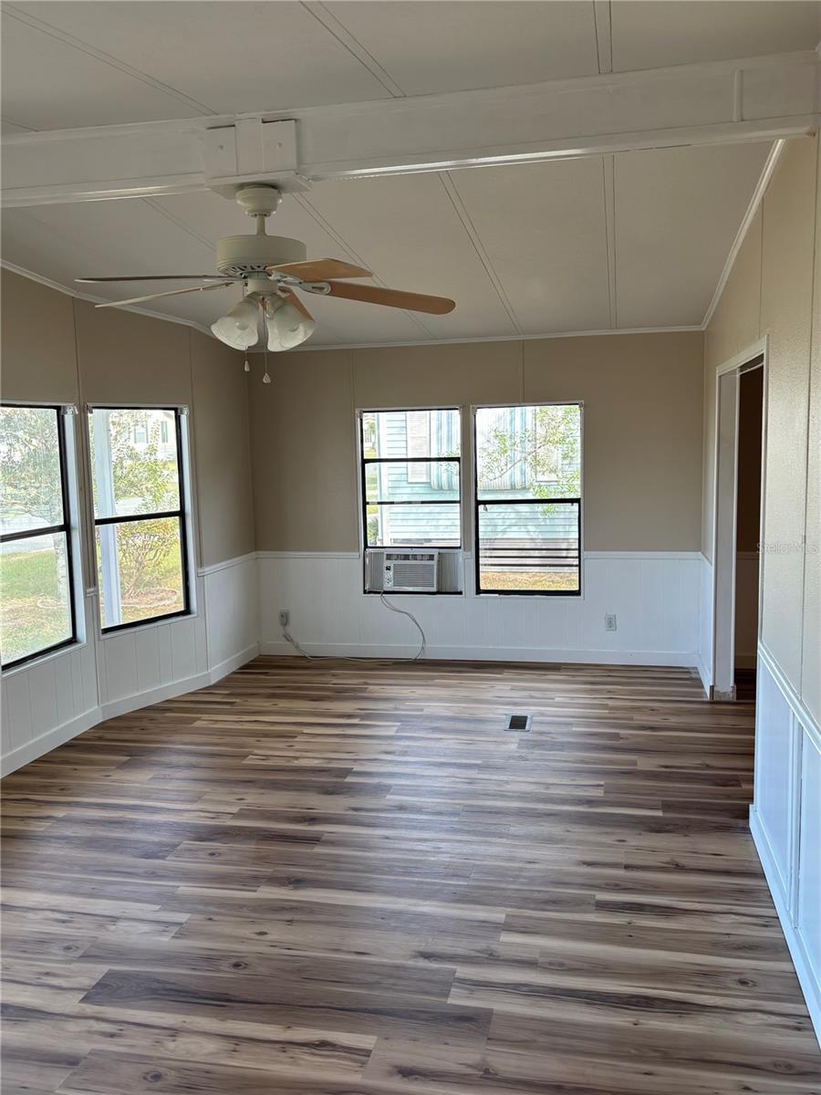 Image 4 of 41 For 9863 Scepter Avenue