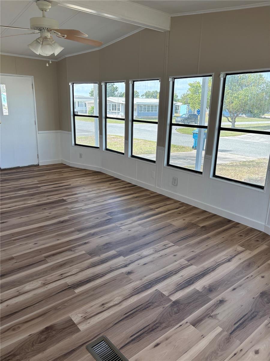 Image 7 of 41 For 9863 Scepter Avenue