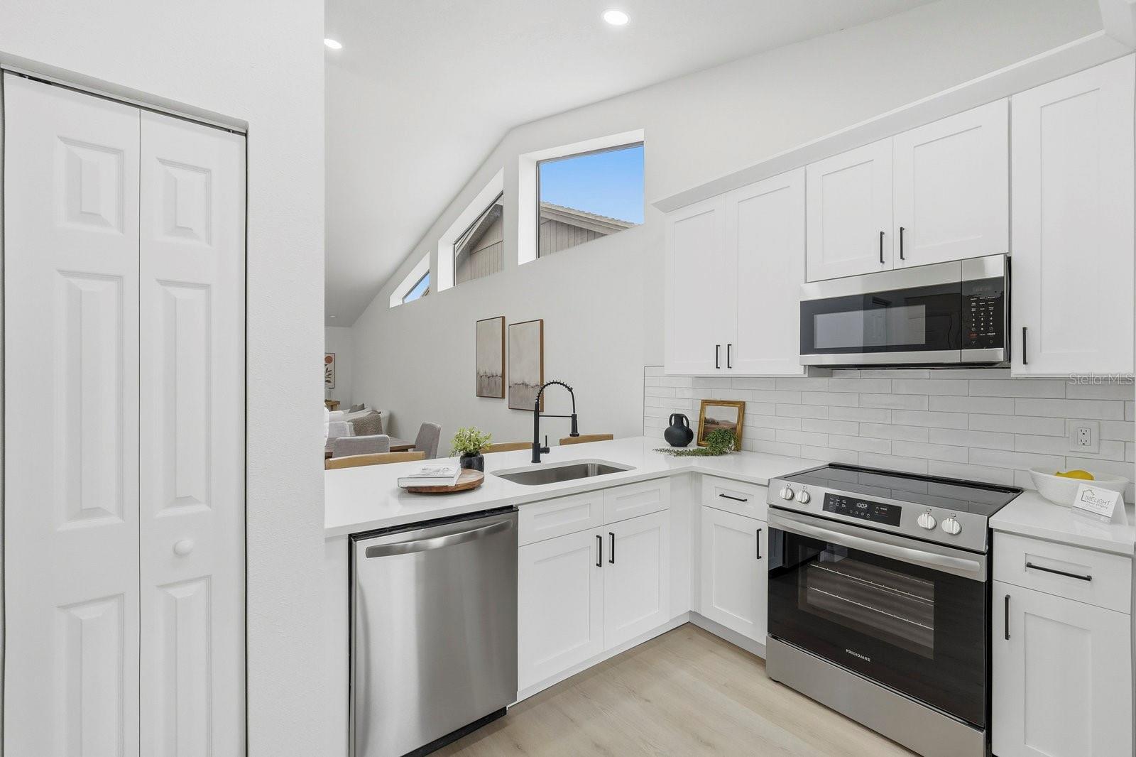 Image 10 of 36 For 5581 Greyston Street