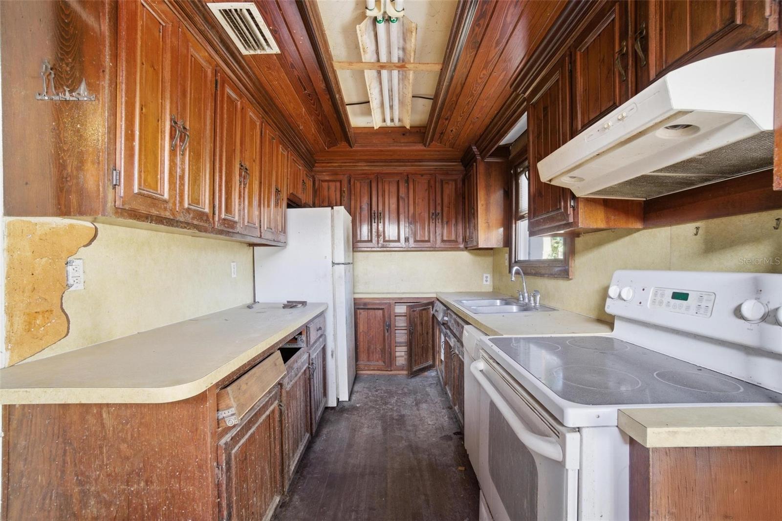 Image 4 of 11 For 2733 34th Avenue N