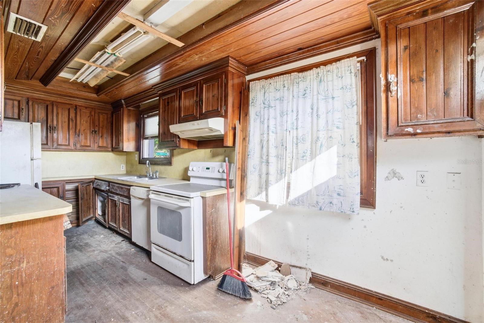 Image 5 of 11 For 2733 34th Avenue N