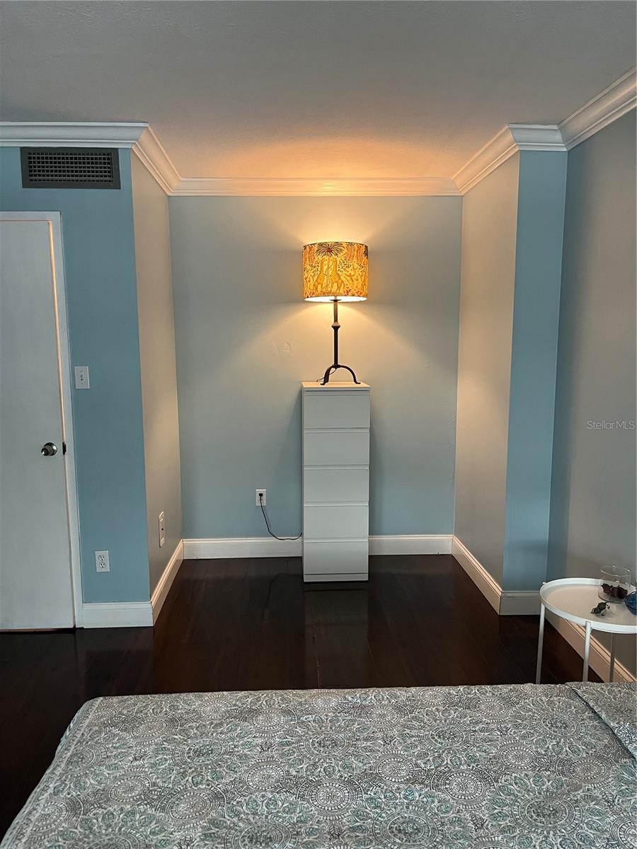 Image 15 of 29 For 2401 Bayshore Boulevard 302