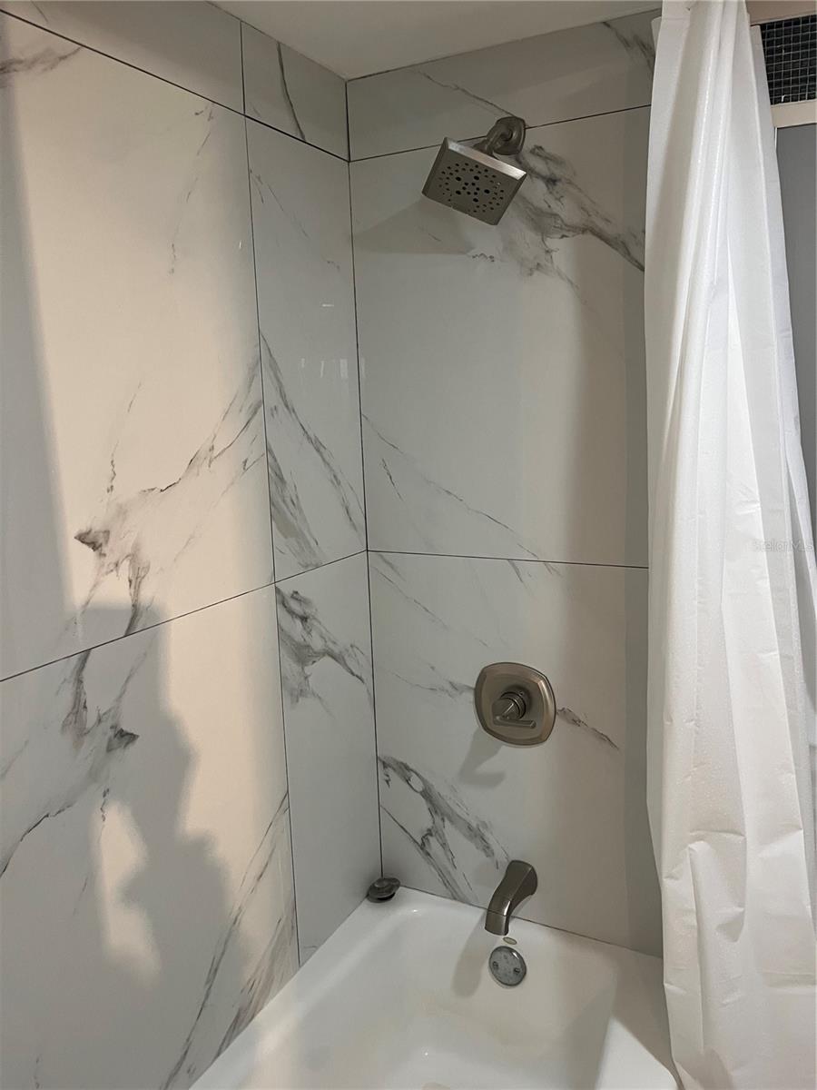 Image 18 of 29 For 2401 Bayshore Boulevard 302