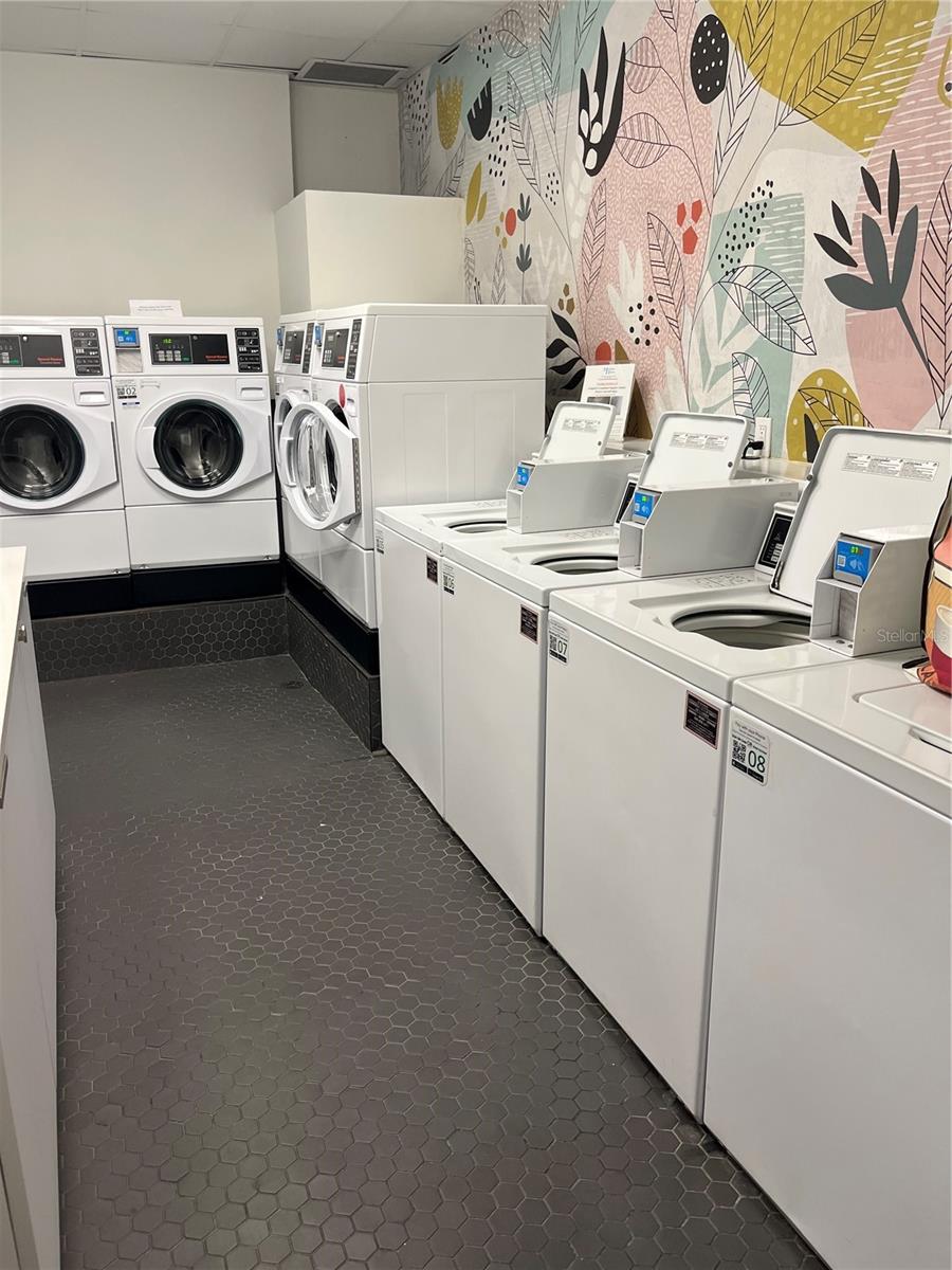 Image 22 of 29 For 2401 Bayshore Boulevard 302