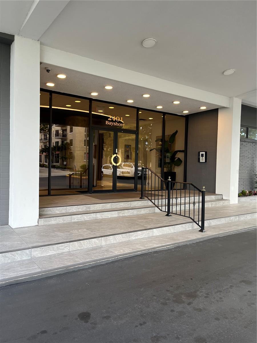 Image 3 of 29 For 2401 Bayshore Boulevard 302