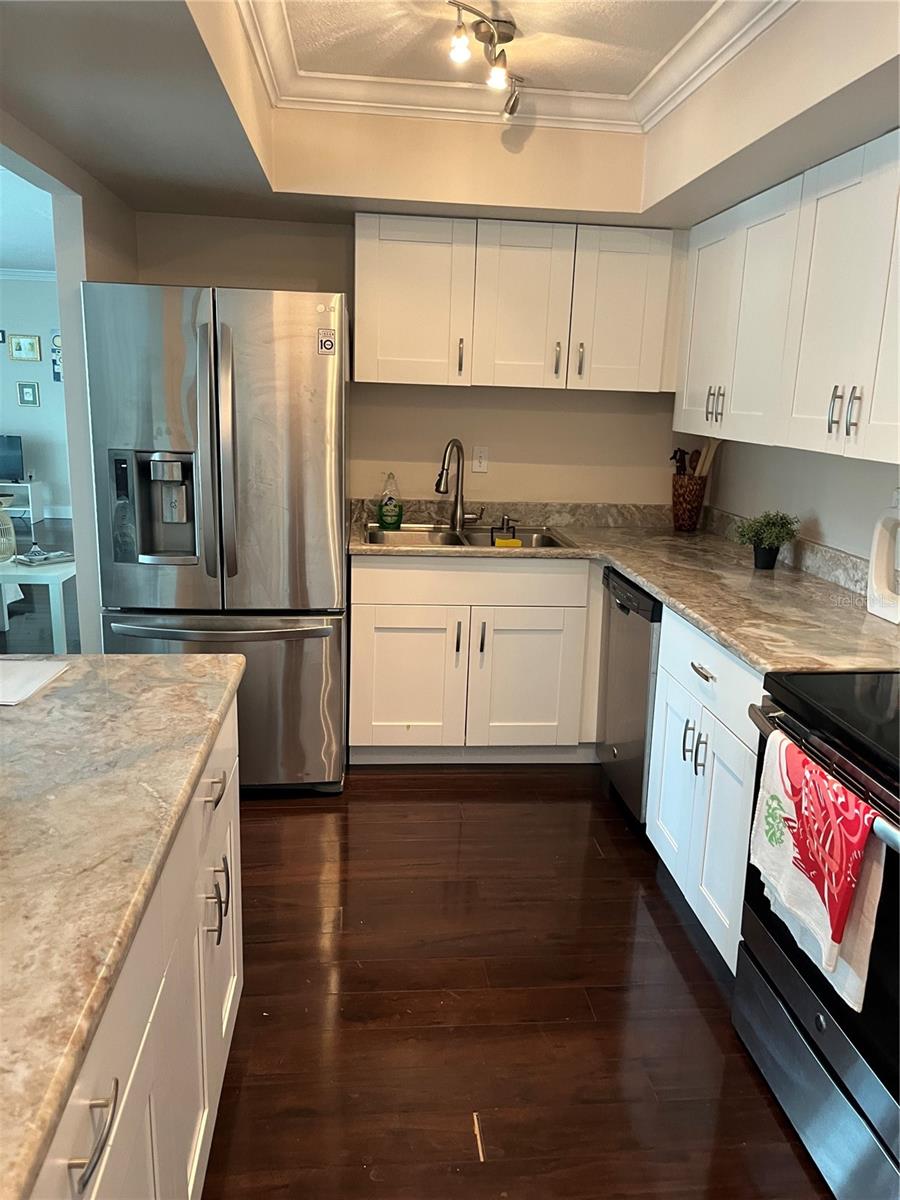 Image 9 of 29 For 2401 Bayshore Boulevard 302