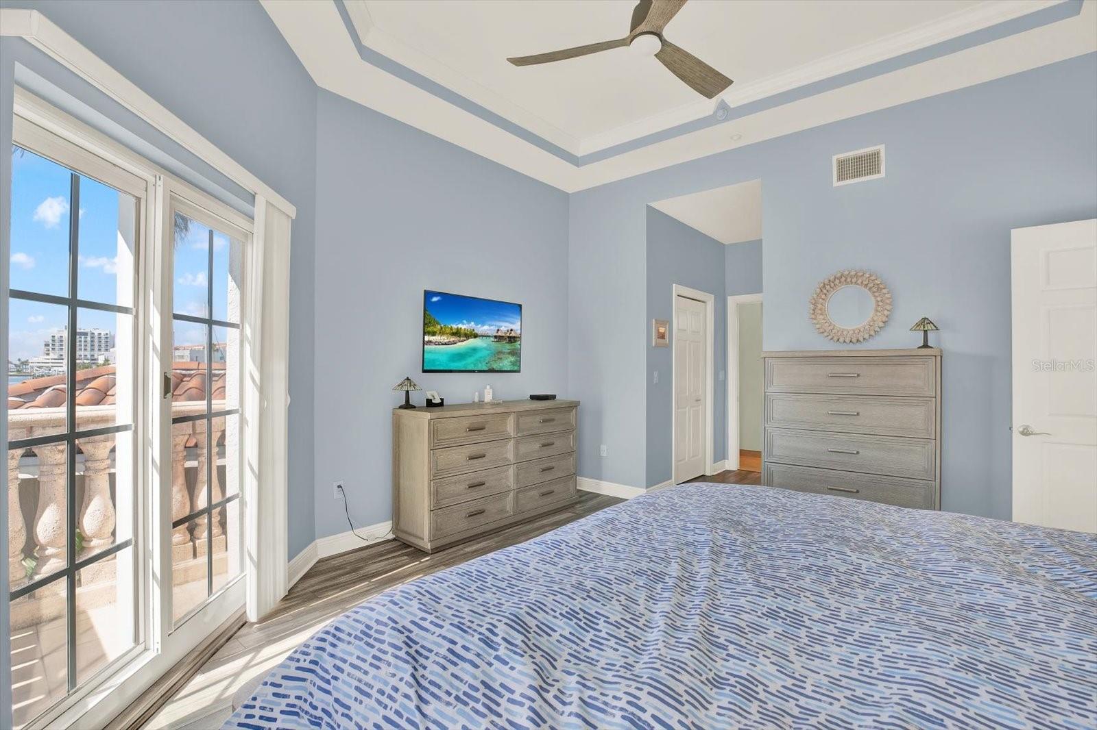 Image 17 of 53 For 205 Brightwater Drive 101