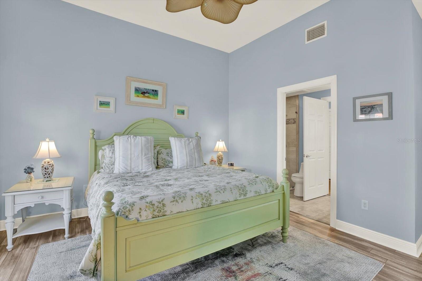 Image 25 of 53 For 205 Brightwater Drive 101