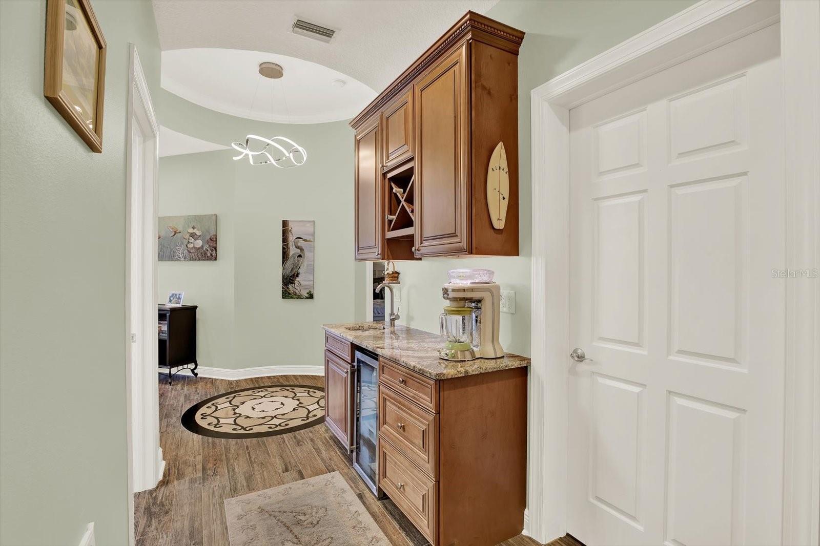 Image 28 of 53 For 205 Brightwater Drive 101