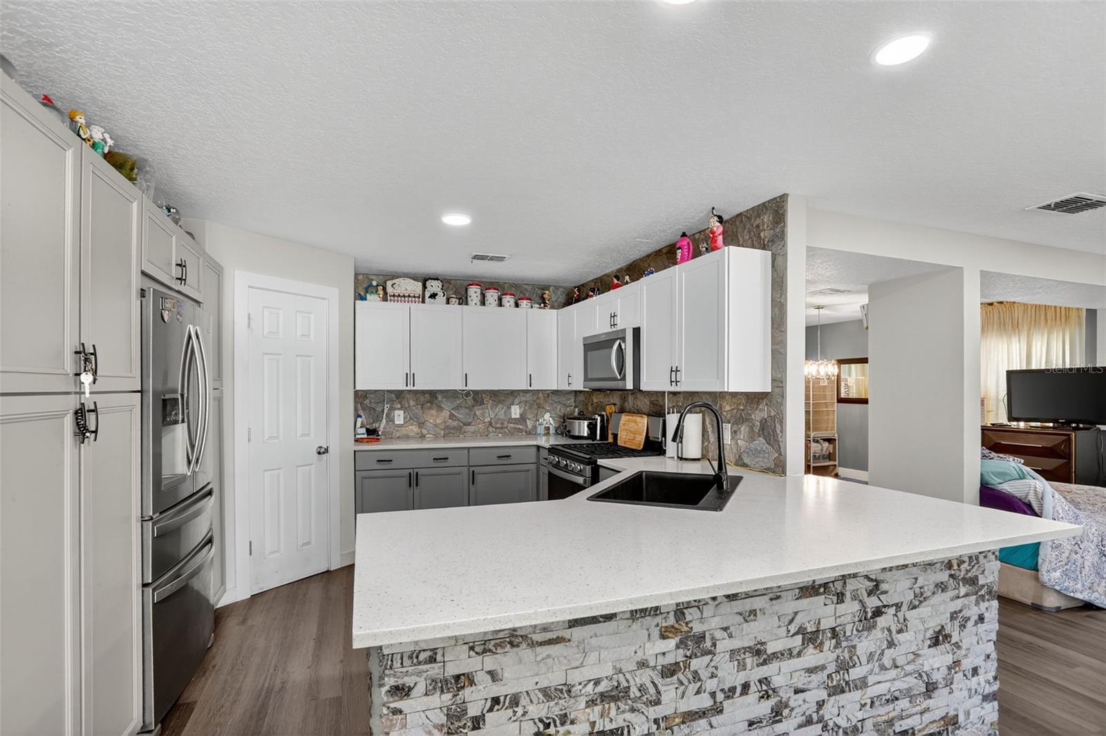 Image 4 of 46 For 306 Rona Lane