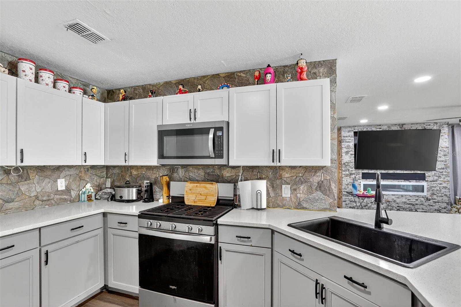 Image 5 of 46 For 306 Rona Lane